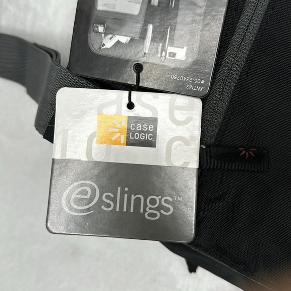 Case Logic Small Notebook Sling Bag - Picture 2 of 10